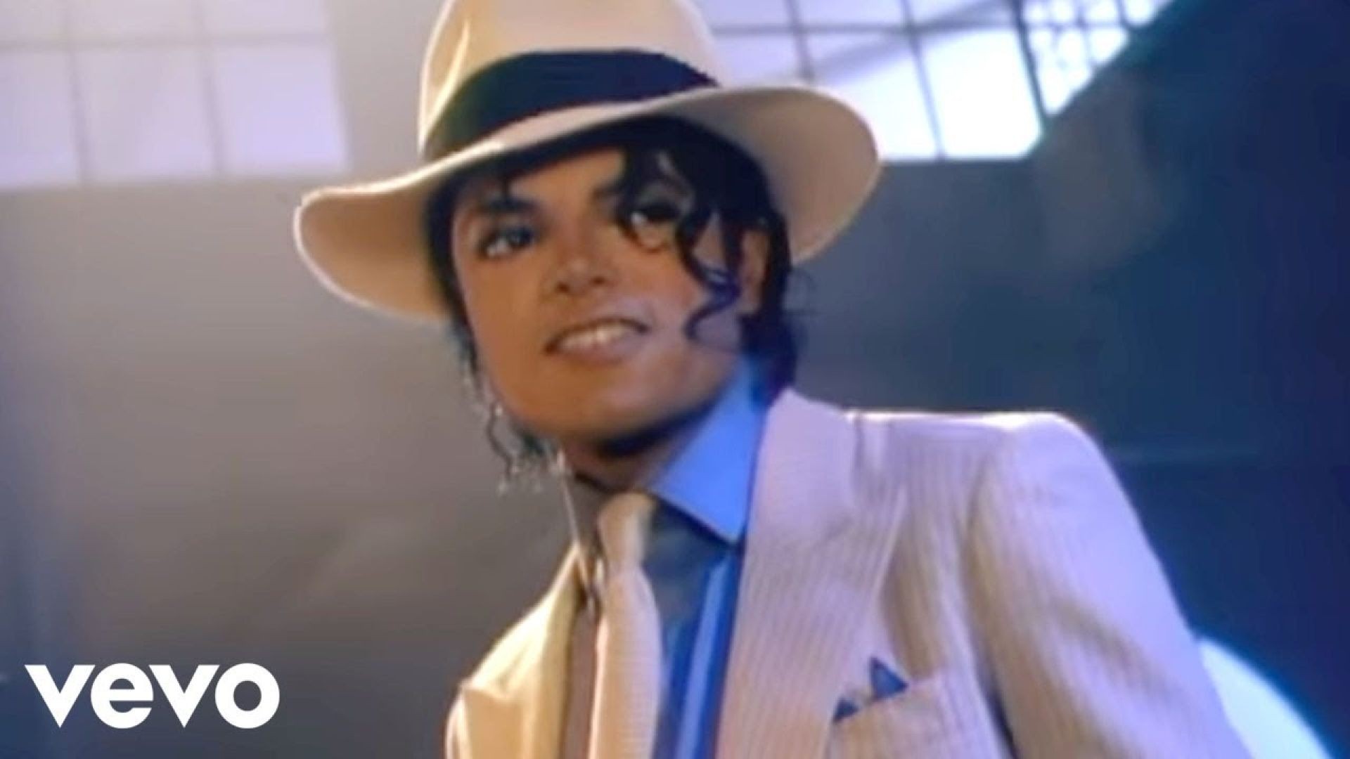 ⁣Michael Jackson - Smooth Criminal (Official Video)